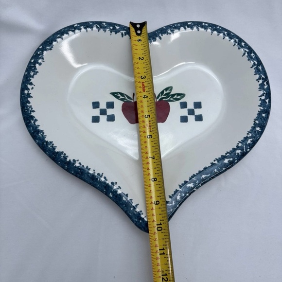 Vintage Chaparral Pottery Heart Shaped Baking Dish White Blue Trim Apples - Picture 4 of 4